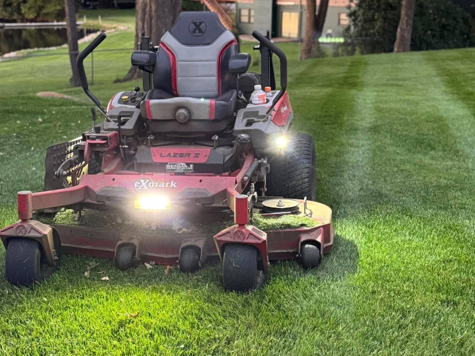 Zero-turn mower laying stripes